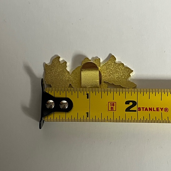 3 Roses Flower Gold Chrome Enamel Blip Fitted Hat Brim Clip Pin - Picture 7 of 7